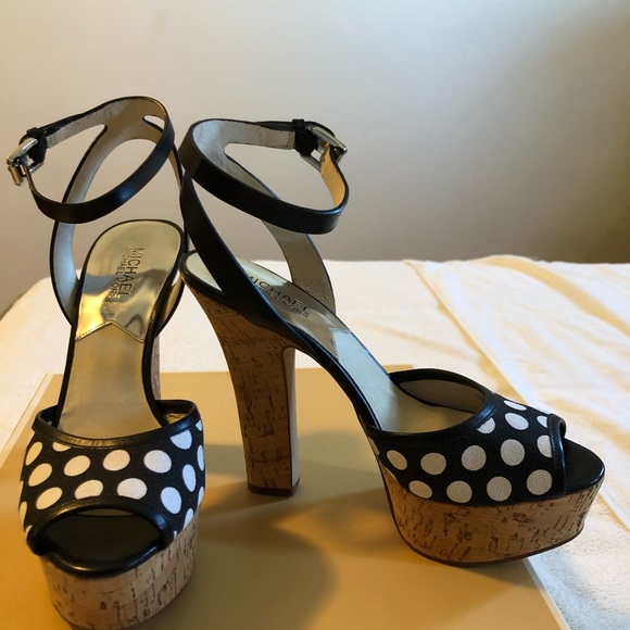 MICHAEL KORS Ladies Ankle straps platform size 8 - Picture 1 of 4